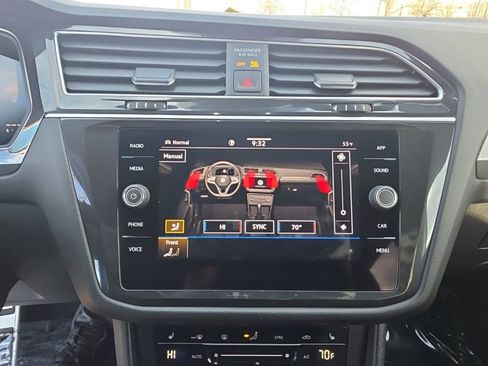 Certified 2024 Volkswagen Tiguan SE R-Line image 18