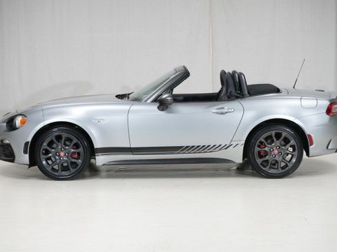 Used 2017 FIAT 124 Spider Abarth image 2
