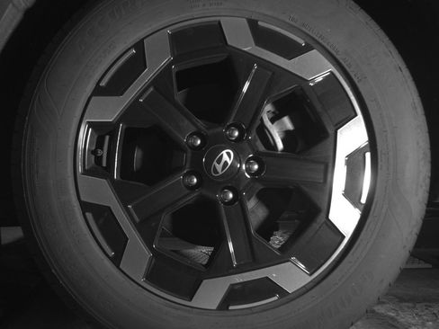 Used 2025 Hyundai Santa Fe SEL FWD image 14