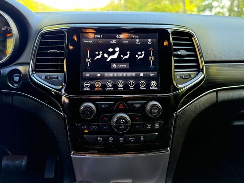 Used 2021 Jeep Grand Cherokee Limited image 23