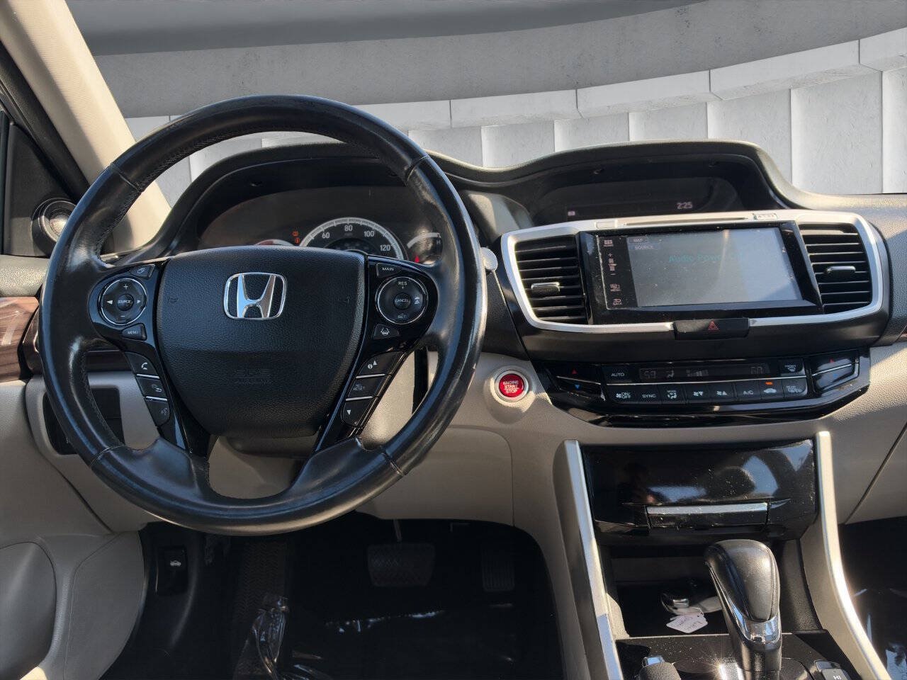 Used 2017 Honda Accord EX-L image 11