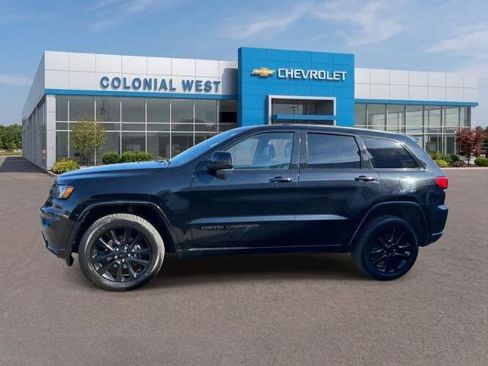 Used 2019 Jeep Grand Cherokee Altitude AWD/4WD image 3
