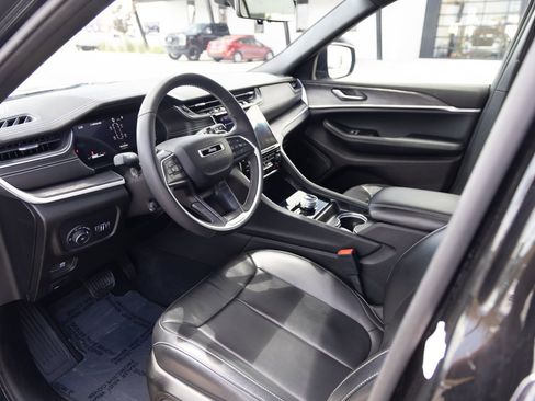 Used 2024 Jeep Grand Cherokee L Limited w/ Luxury Tech Group II AWD/4WD image 7