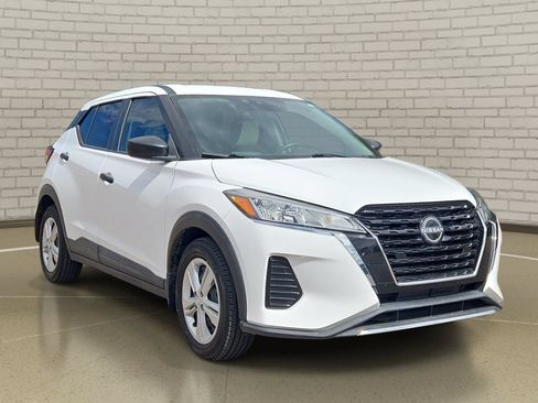 Used 2023 Nissan Kicks S FWD image 3