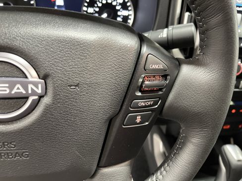 Used 2025 Nissan Frontier SL w/ Graphics Package image 21