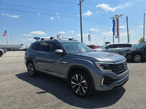 Used 2024 Volkswagen Atlas SEL Premium R-Line AWD/4WD image 3
