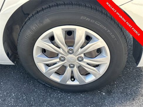 Used 2022 Hyundai Accent SE image 11