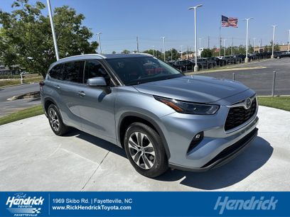 Used 2022 Toyota Highlander XLE