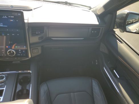 Used 2024 Ford Expedition Max Platinum image 19