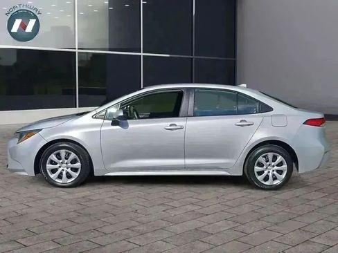 Used 2024 Toyota Corolla LE image 2