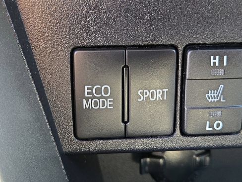 Used 2014 Toyota RAV4 Limited w/ Technology Package AWD/4WD image 25