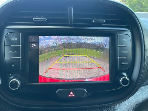 Certified 2023 Kia Soul LX w/ LX Technology Package FWD image 34