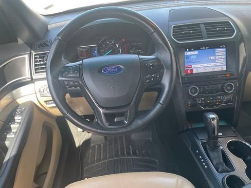 Used 2017 Ford Explorer XLT w/ Equipment Group 202A FWD image 12