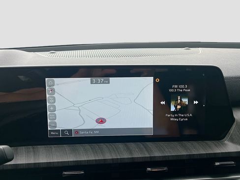 Used 2024 Kia Telluride EX w/ EX Captain's Chair Package image 13