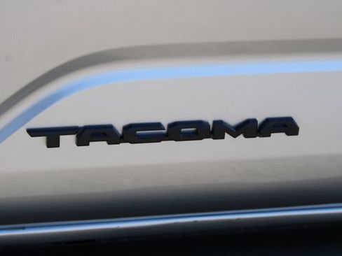Used 2024 Toyota Tacoma TRD Off-Road AWD/4WD image 9