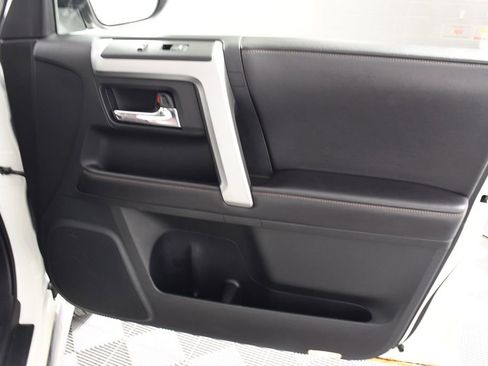 Used 2016 Toyota 4Runner Limited image 18