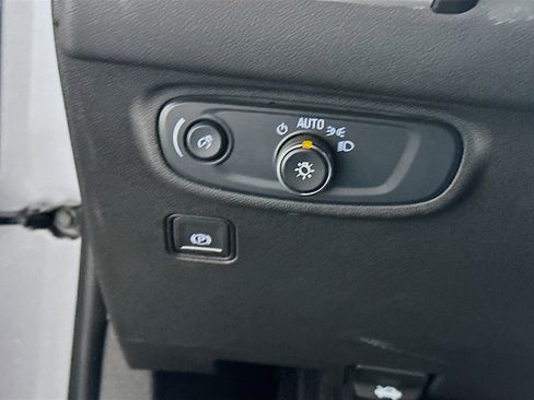 Used 2024 GMC Terrain SLE image 17