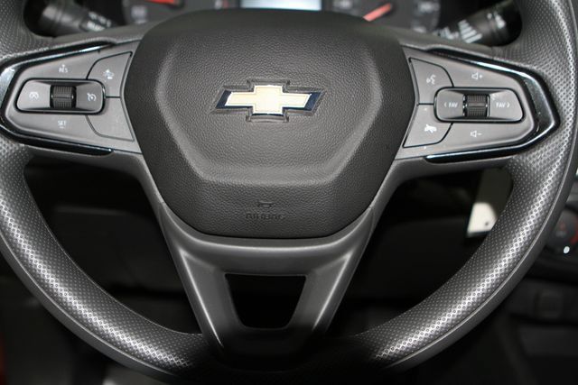 Used 2025 Chevrolet Trax LS w/ LS Convenience Package FWD image 18