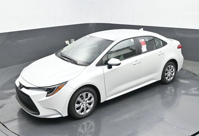 Used 2025 Toyota Corolla LE FWD image 29