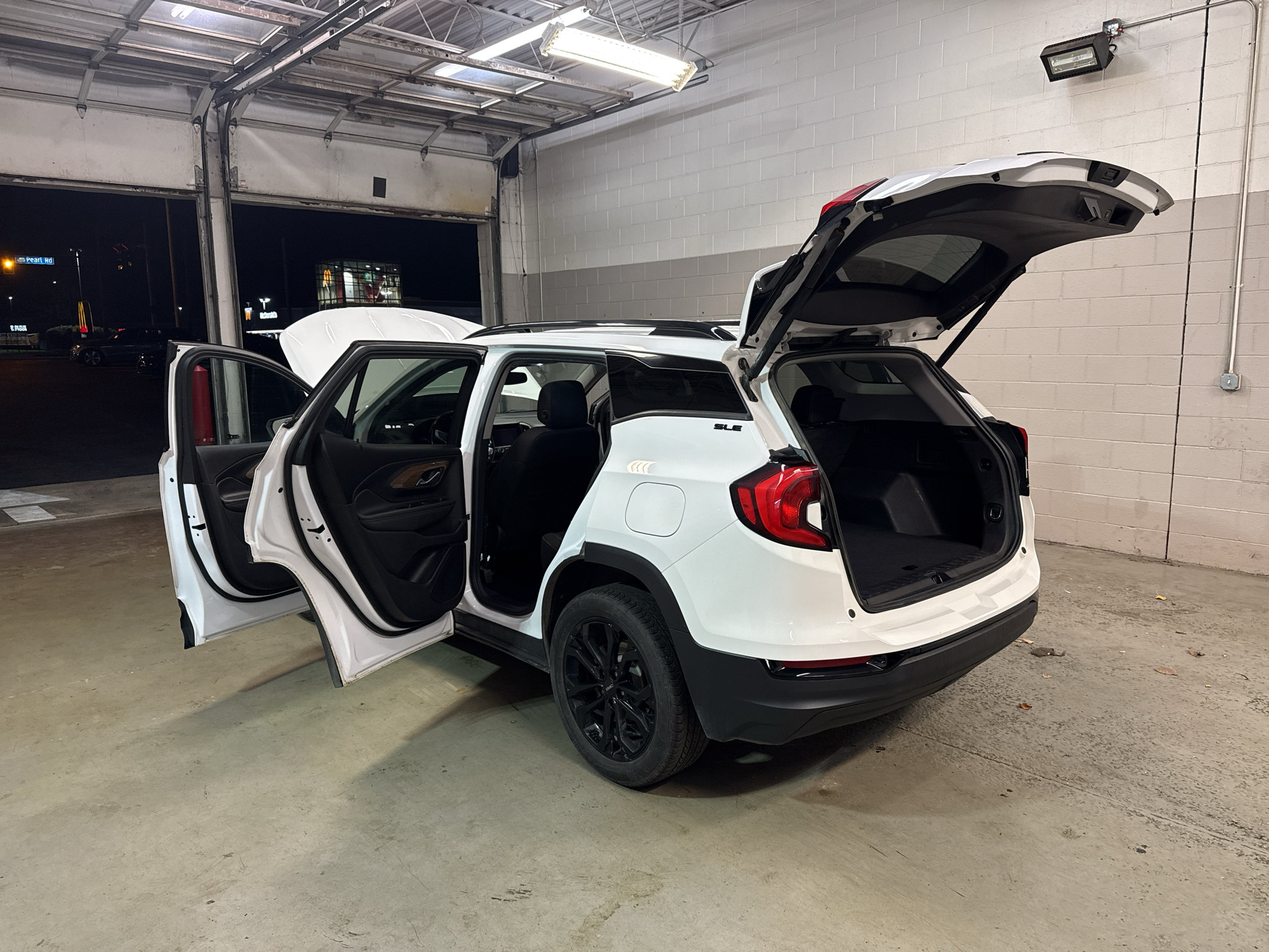 Used 2021 GMC Terrain SLE w/ Driver Convenience Package AWD/4WD image 12