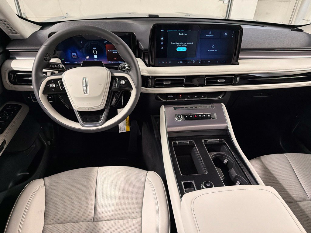Used 2026 Lincoln Aviator AWD image 8