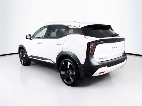 Used 2025 Nissan Kicks SR w/ SR Premium Package AWD/4WD image 9