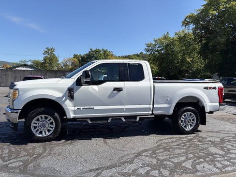 Used 2017 Ford F250 XLT AWD/4WD image 6