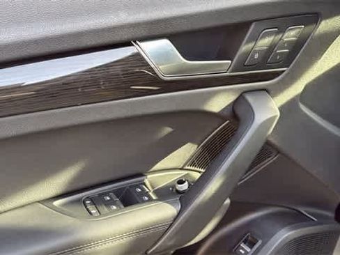 Used 2019 Audi Q5 Prestige w/ Prestige Package image 15