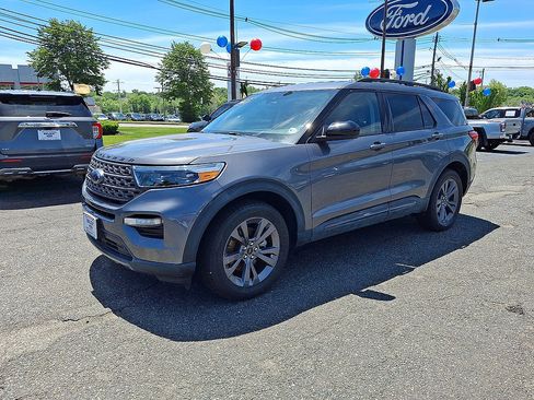 Certified 2023 Ford Explorer XLT w/ Equipment Group 202A AWD/4WD image 4