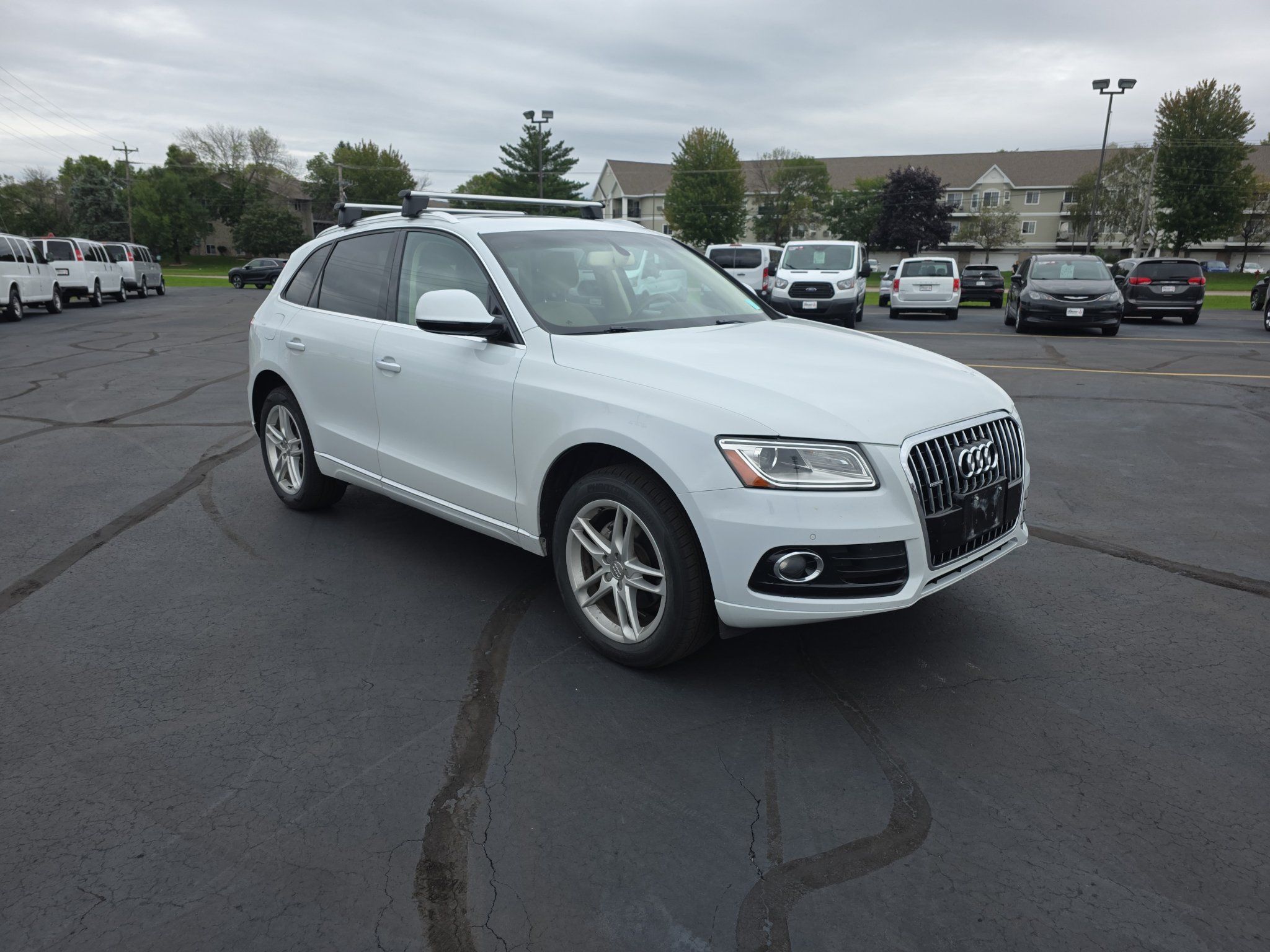 Used 2017 Audi Q5 2.0T Premium Plus w/ Technology Package AWD/4WD image 2