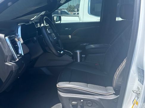 Used 2024 GMC Canyon Denali AWD/4WD image 4