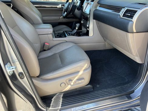 Used 2021 Lexus GX 460 Luxury image 10