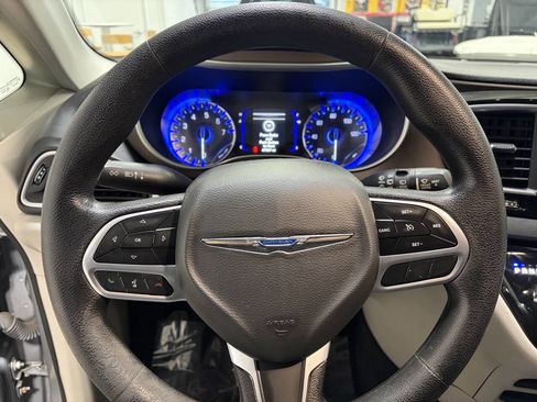 Used 2021 Chrysler Voyager Lxi image 18