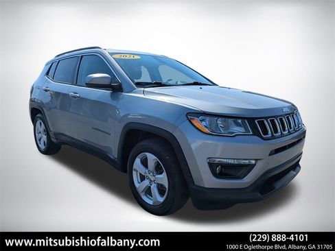 Used 2021 Jeep Compass Latitude image 1