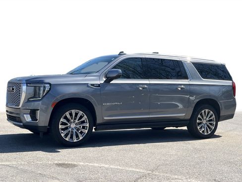 Used 2021 GMC Yukon XL Denali w/ Denali Premium Package image 23