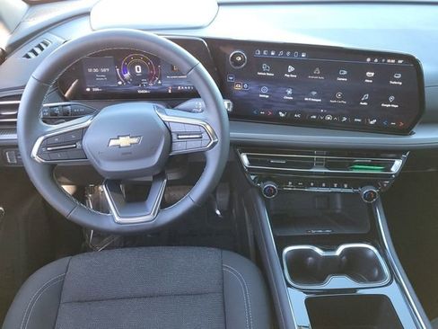 Used 2025 Chevrolet Traverse LT image 10