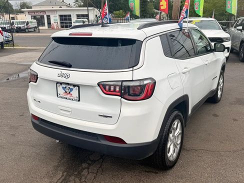 Used 2024 Jeep Compass Latitude AWD/4WD image 7