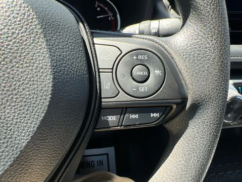 Used 2025 Toyota RAV4 XLE FWD image 16