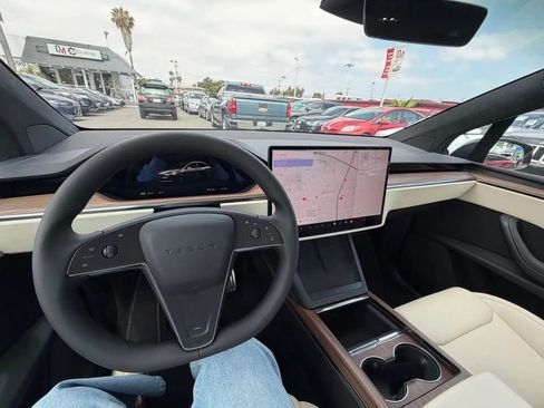 Used 2026 Tesla Model X AWD/4WD image 6