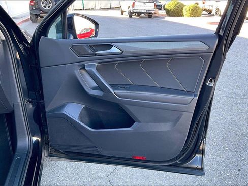 Used 2024 Volkswagen Tiguan SE image 23