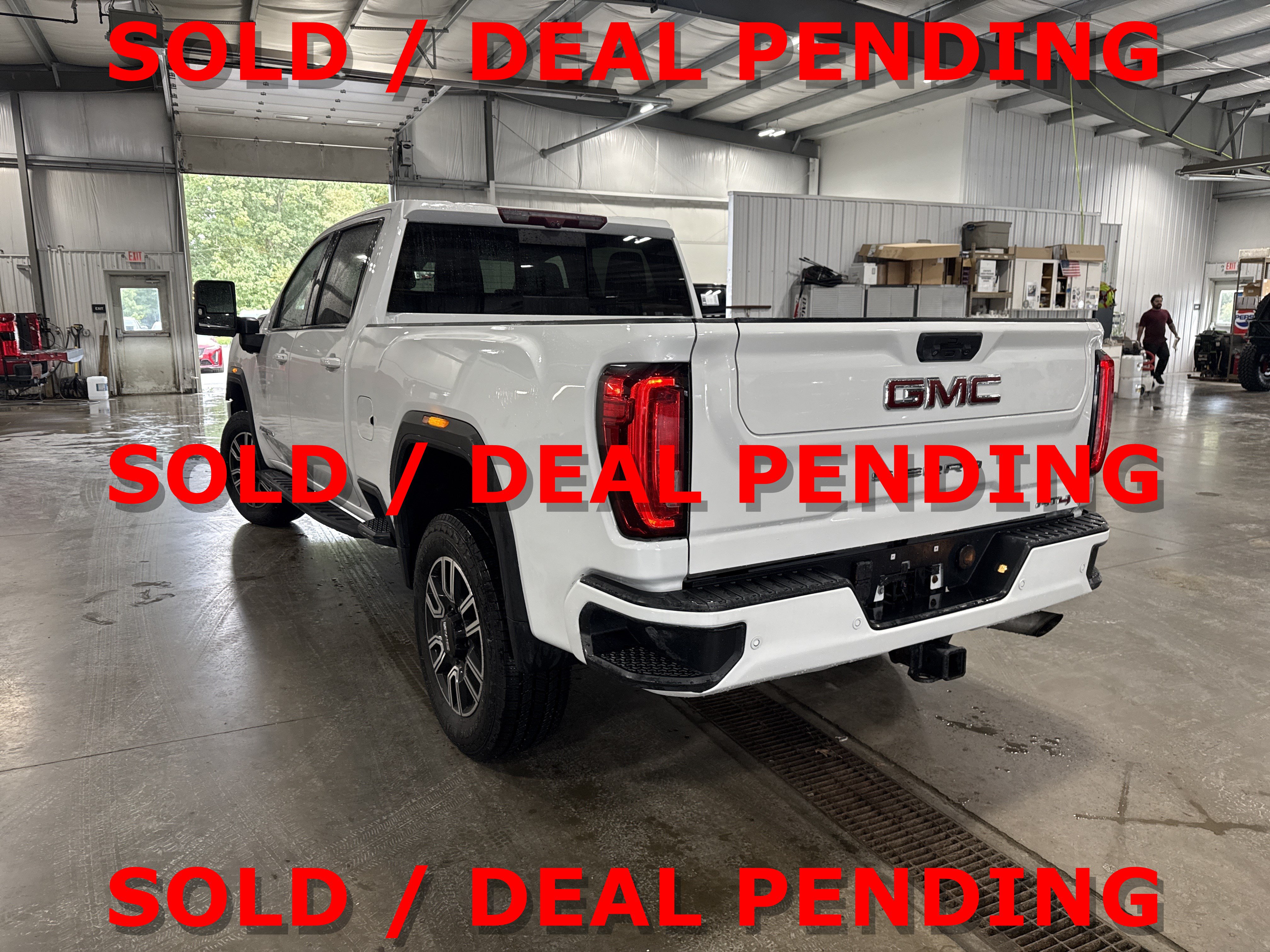 Used 2022 GMC Sierra 2500 AT4 w/ AT4 Premium Plus Package AWD/4WD image 4