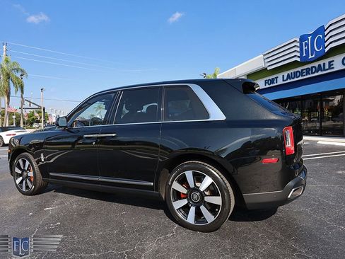 Used 2022 Rolls-Royce Cullinan AWD/4WD image 5
