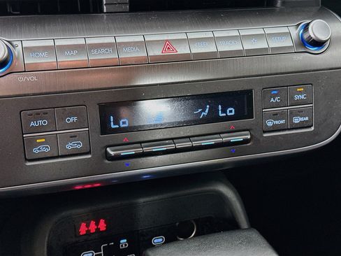 Used 2025 Hyundai Kona SEL FWD image 24