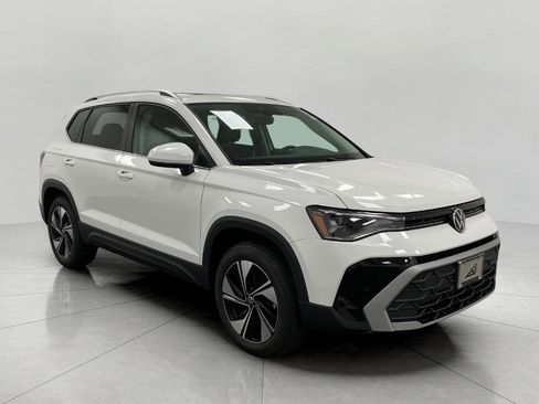 New 2026 Volkswagen Taos SE FWD image 10