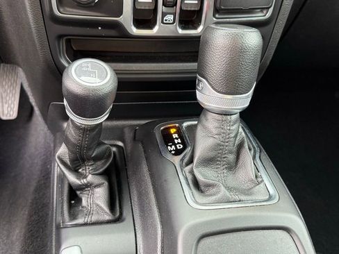 Certified 2023 Jeep Gladiator Willys image 29