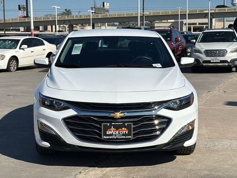 Used 2025 Chevrolet Malibu LT image 2