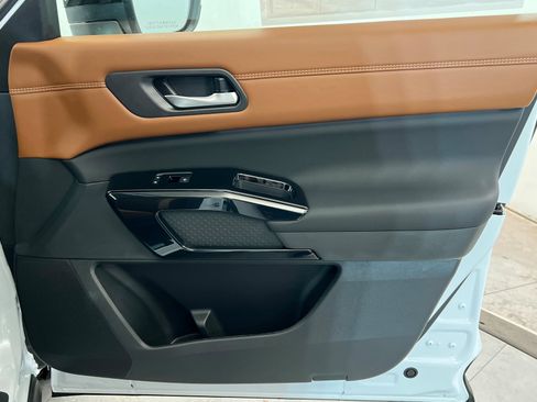 New 2026 Nissan Pathfinder Platinum image 24