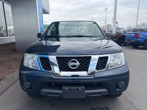 Used 2019 Nissan Frontier SV image 3