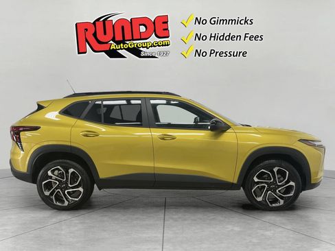 Used 2024 Chevrolet Trax RS w/ Sunroof Package FWD image 6