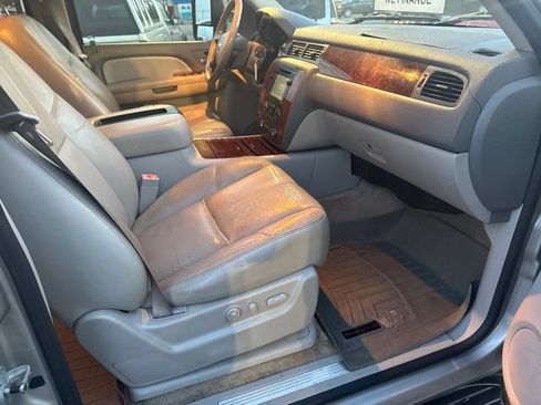 Used 2008 Chevrolet Avalanche LTZ AWD/4WD image 16